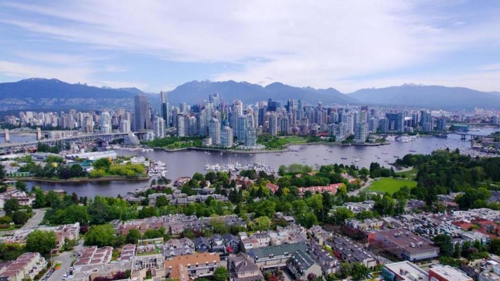 Charming Suite With Amazing Views Vancouver Exterior photo